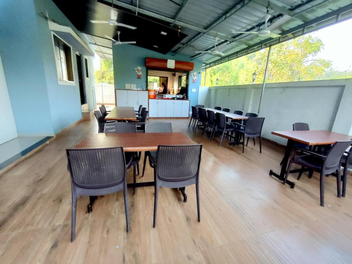 Lotus Hotel Nagaon Beach 알리바그 외부 사진