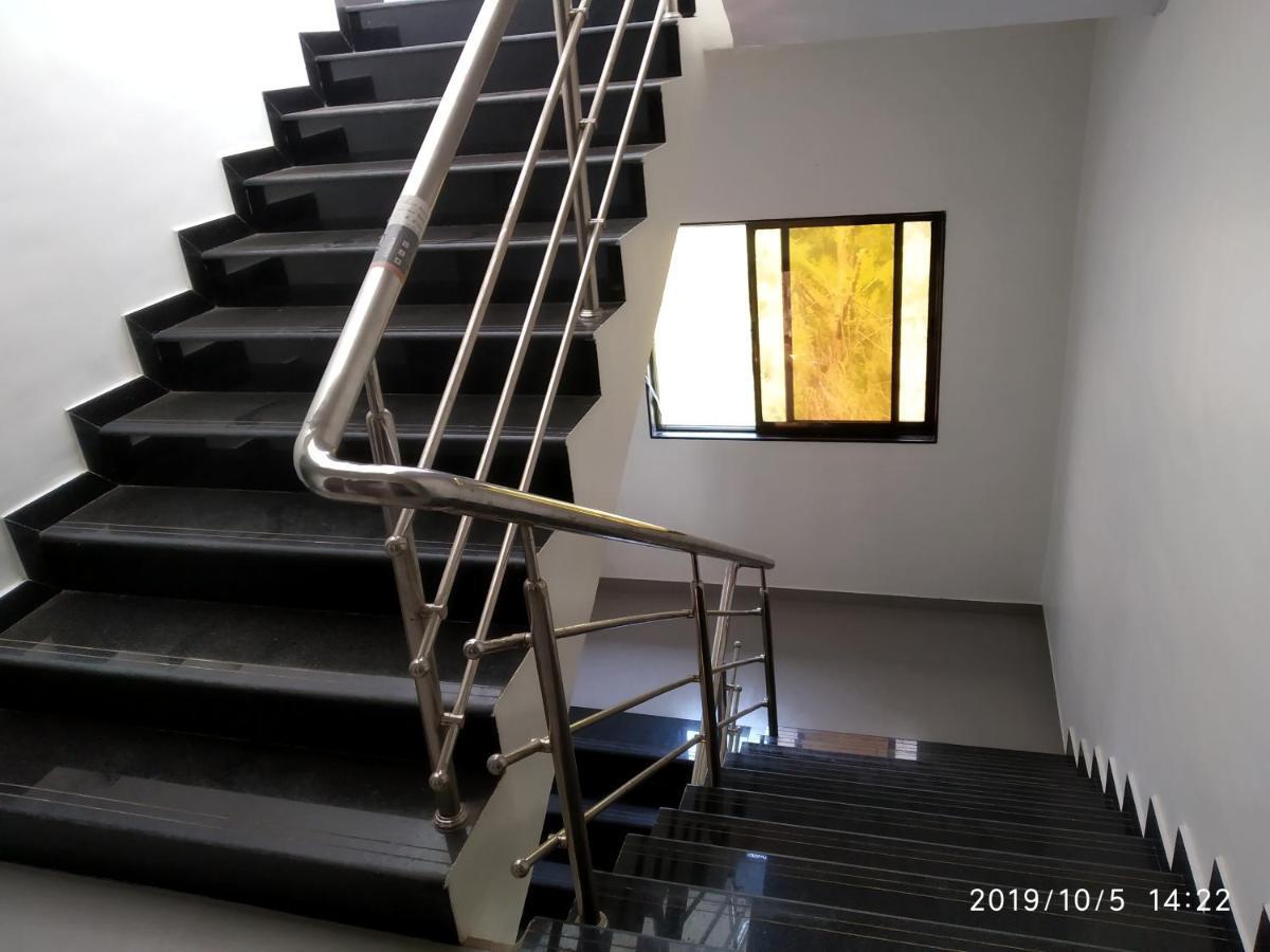 Lotus Hotel Nagaon Beach 알리바그 외부 사진